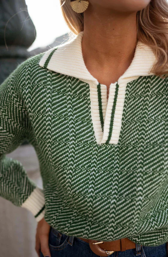 Louise Boutique - Le pull vert à col en V